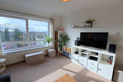 2 bedroom flat for sale, North Street, Hailsham