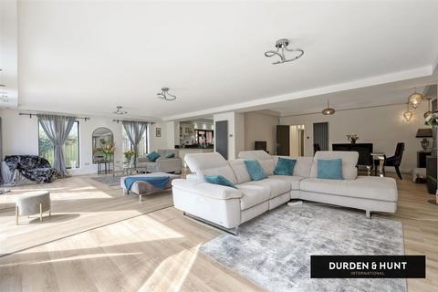 undefined, Malford Grove, London E18