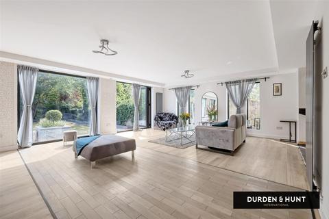 undefined, Malford Grove, London E18