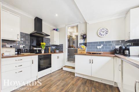 3 bedroom end of terrace house for sale, Dell Road, Lowestoft