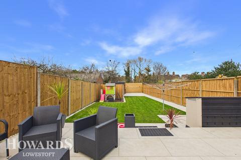 3 bedroom end of terrace house for sale, Dell Road, Lowestoft