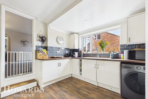 3 bedroom end of terrace house for sale, Dell Road, Lowestoft
