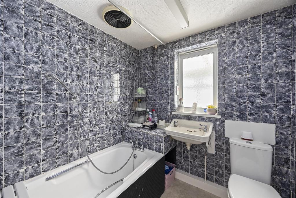 G/f Family Bathroom
