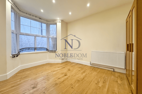 undefined, Clifton Road, Isleworth, TW7