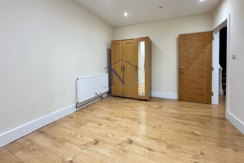 undefined, Clifton Road, Isleworth, TW7