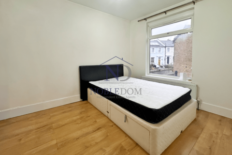 undefined, Clifton Road, Isleworth, TW7