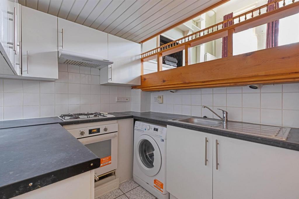 15a Queensthorpe Road, SE26 - 12.jpg