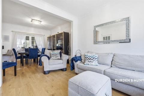 3 bedroom end of terrace house for sale, Roding Lane North, Woodford Green, IG8