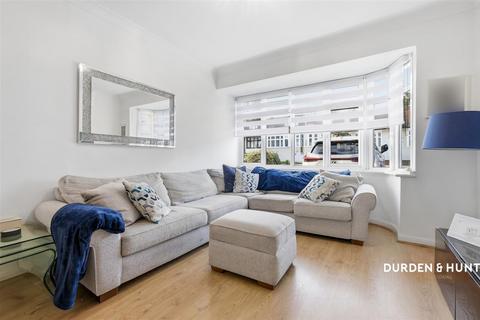 3 bedroom end of terrace house for sale, Roding Lane North, Woodford Green, IG8