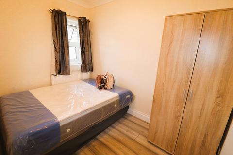 2 bedroom flat to rent, Melbourne Road, Ilford IG1