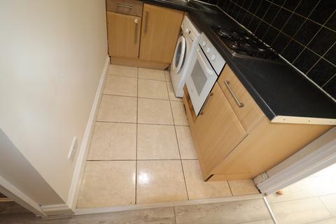 2 bedroom flat to rent, Melbourne Road, Ilford IG1