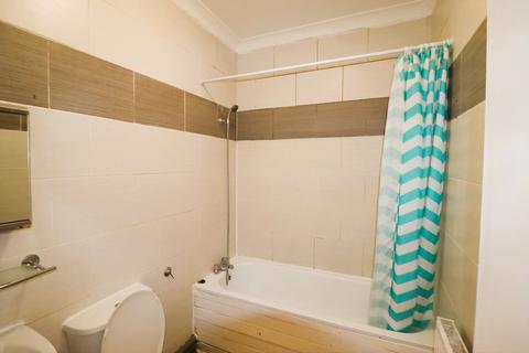 2 bedroom flat to rent, Melbourne Road, Ilford IG1