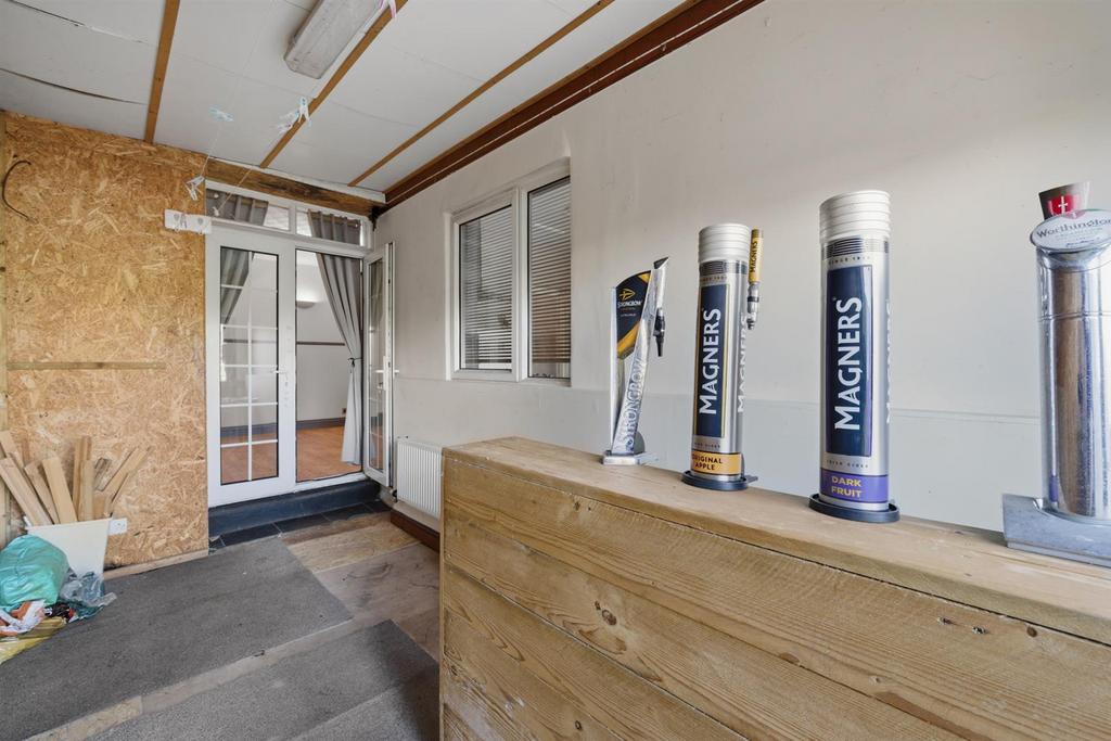 307 Llantarnam Road-4.jpg