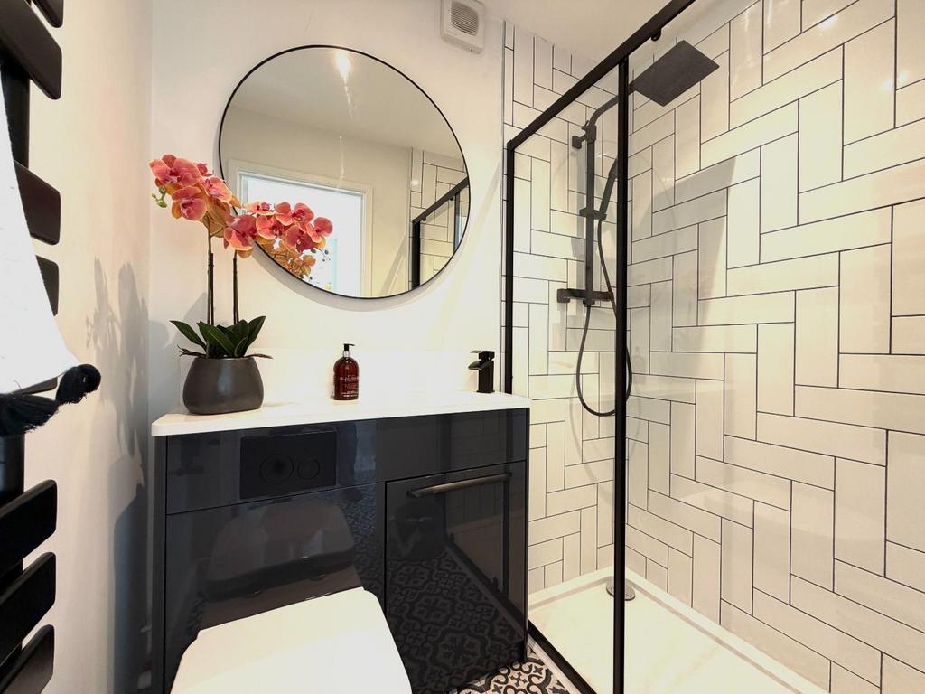 Shower Room.JPG