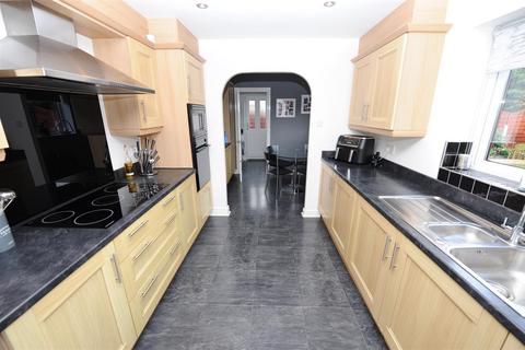4 bedroom detached house for sale, Cross Road, Idle, Bradford