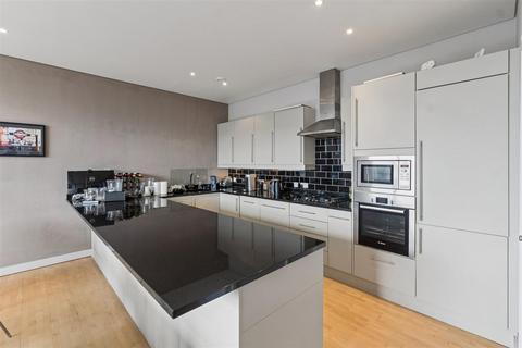 2 bedroom flat for sale, Chiswick Green Studios, London, W4