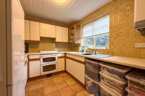 3 bedroom semi-detached house for sale, Ellerslie Close, Newark NG24