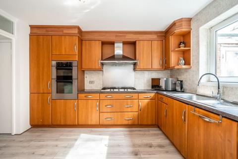 undefined, Aplin Way, Isleworth TW7