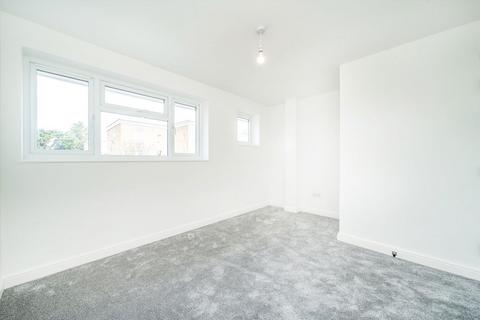 undefined, Aplin Way, Isleworth TW7