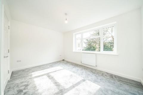 undefined, Aplin Way, Isleworth TW7