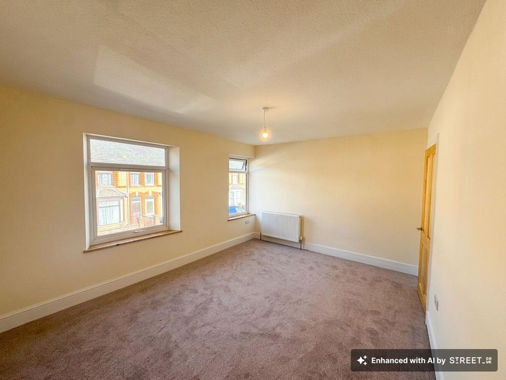 Front double bedroom