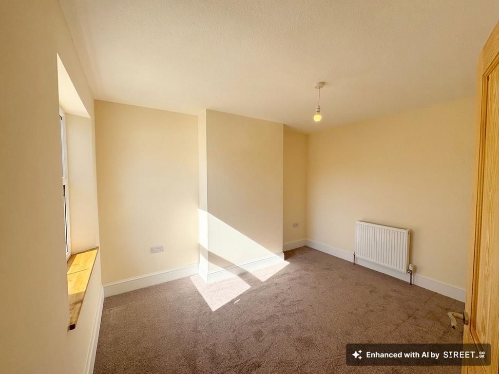 Middle double bedroom