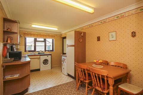 2 bedroom bungalow for sale, West Moor Way, Northam, Bideford, EX39