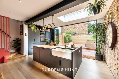 5 bedroom semi-detached house for sale, Nightingale Lane, London E11