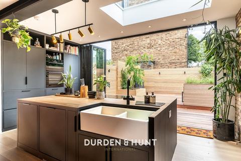 5 bedroom semi-detached house for sale, Nightingale Lane, London E11