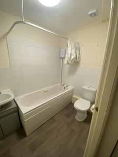 2 bedroom flat to rent, Grosvenor Road, Swinton M27