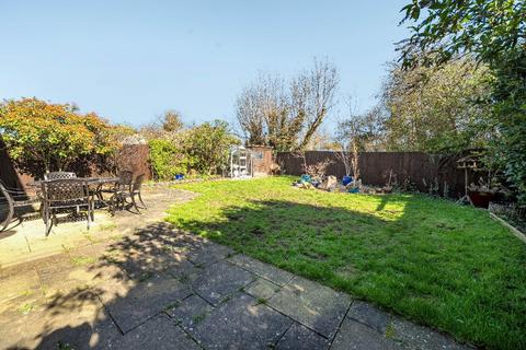 undefined, Canons Close, Bedford