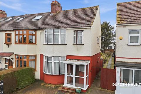 Harwood Avenue, Hornchurch, RM11