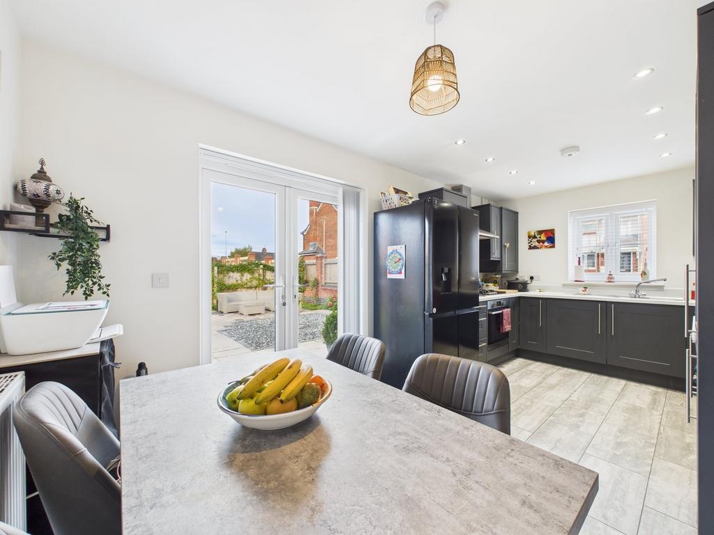 Breakfast/kitchen