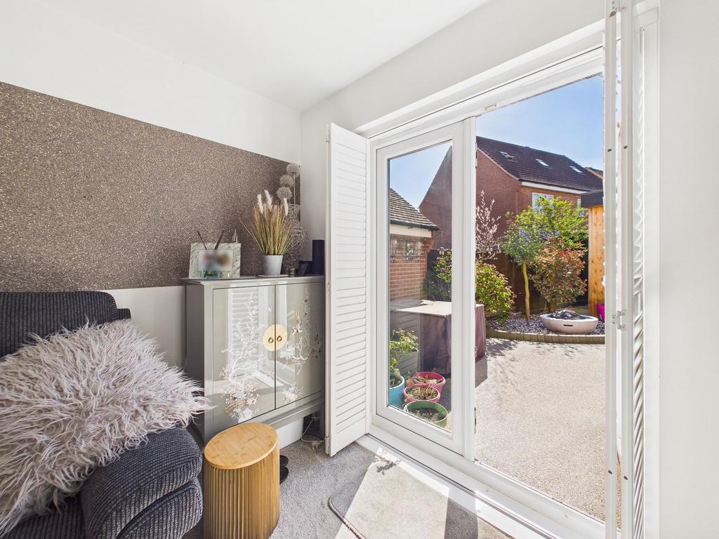 Lounge onto Garden