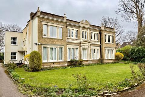 2 bedroom flat for sale, The Rutts, Bushey WD23