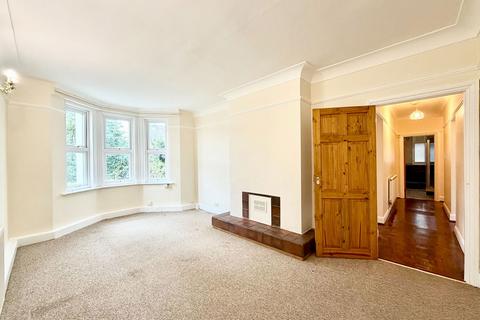 2 bedroom flat for sale, The Rutts, Bushey WD23