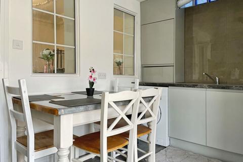 1 bedroom ground floor flat to rent, Hawthorne Road, London N18