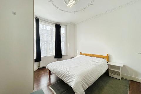 1 bedroom ground floor flat to rent, Hawthorne Road, London N18