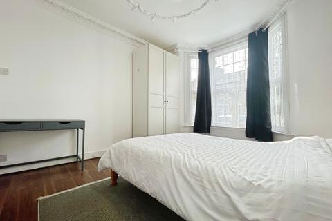 1 bedroom ground floor flat to rent, Hawthorne Road, London N18