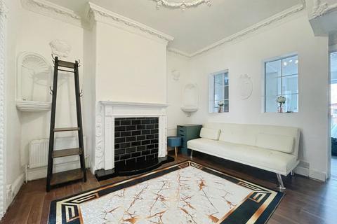 1 bedroom ground floor flat to rent, Hawthorne Road, London N18