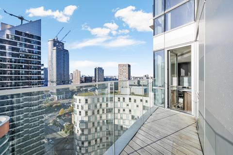 3 bedroom flat to rent, Charrington Tower, Biscayne Avenue, London, E14.
