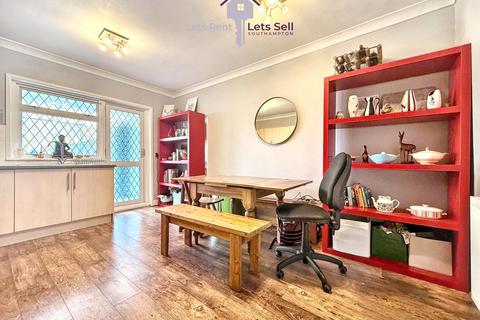 undefined, Southampton, SO16