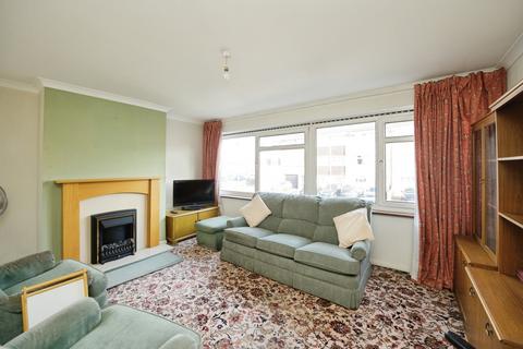 4 bedroom terraced house for sale, Liphook Close, Hornchurch, RM12