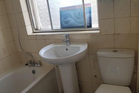 3 bedroom semi-detached house to rent, Mollison Way, Edgware HA8