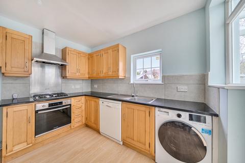 2 bedroom flat to rent, The Drive London NW11