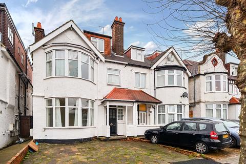 2 bedroom flat to rent, The Drive London NW11