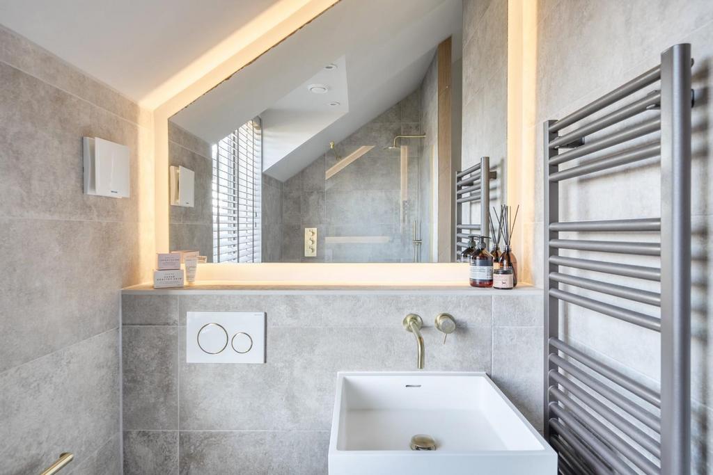 Principle En-Suite.jpg
