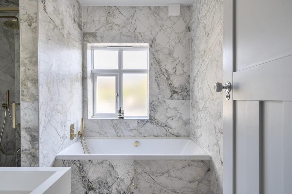 Family Bathroom.jpg