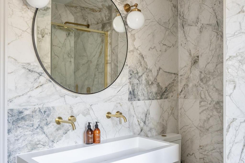 Family Bathroom II.jpg