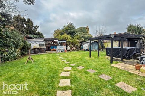 4 bedroom detached house for sale, Victoria Road, Wisbech